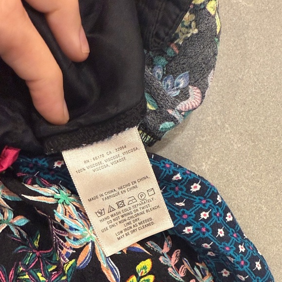 Anthropologie Floral Cropped Pants with Blue Accents - Picture 3 of 7